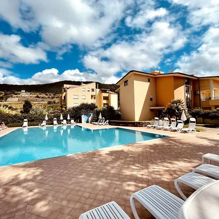 In A Complex With A Swimming Pool In Pizzo