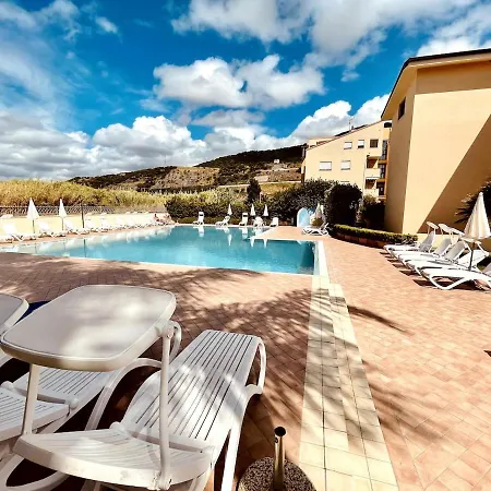 In A Complex With A Swimming Pool In Pizzo Apartman Casa Carrieri