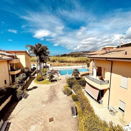 In A Complex With A Swimming Pool In Pizzo Lägenhet *